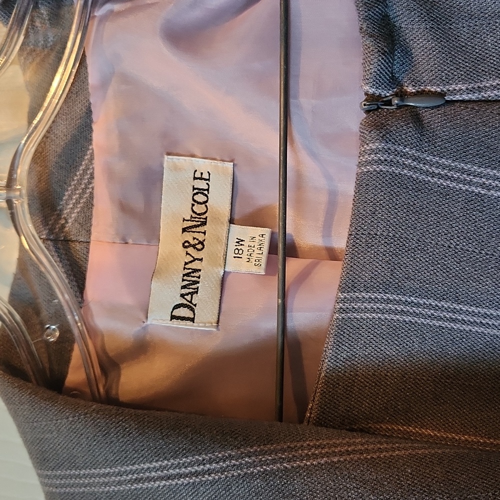 Danny & Nicole 2pc skirt suit size 18W grey & pink pinstripe